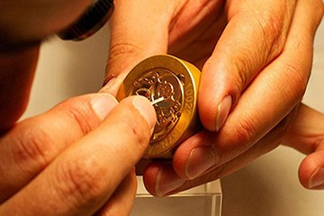 天津劳力士手表不走了售后电话
